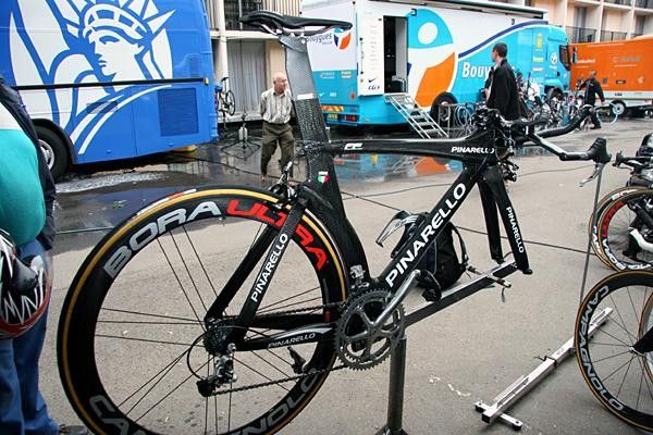 If looks could kill... Jos&eacute; Ivan Gutierrez's Illes Balears custom Pinarello.