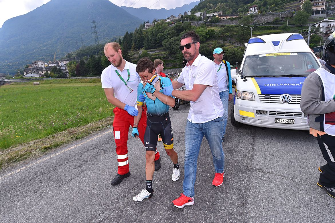 Miguel Angel Lopez (Astana) was injured in a crash