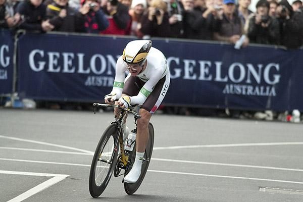 Michael Rogers (Australia) corners into the home straight in Geelong and heads towards fifth place in the time-trial.