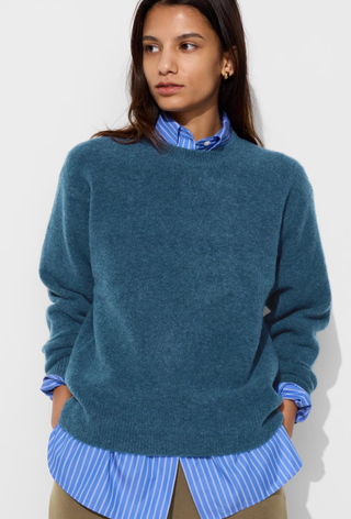 A picture of a Uniqlo sweater.