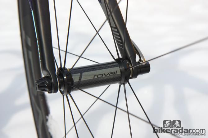 The carbon-bodied hubs are filled with cartridge bearings from CeramicSpeed.