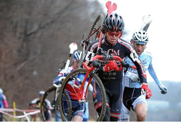 Josh Dillon (Richard Sachs - RGM Watches - Radix) runs the beach on the elite men's opening lap.