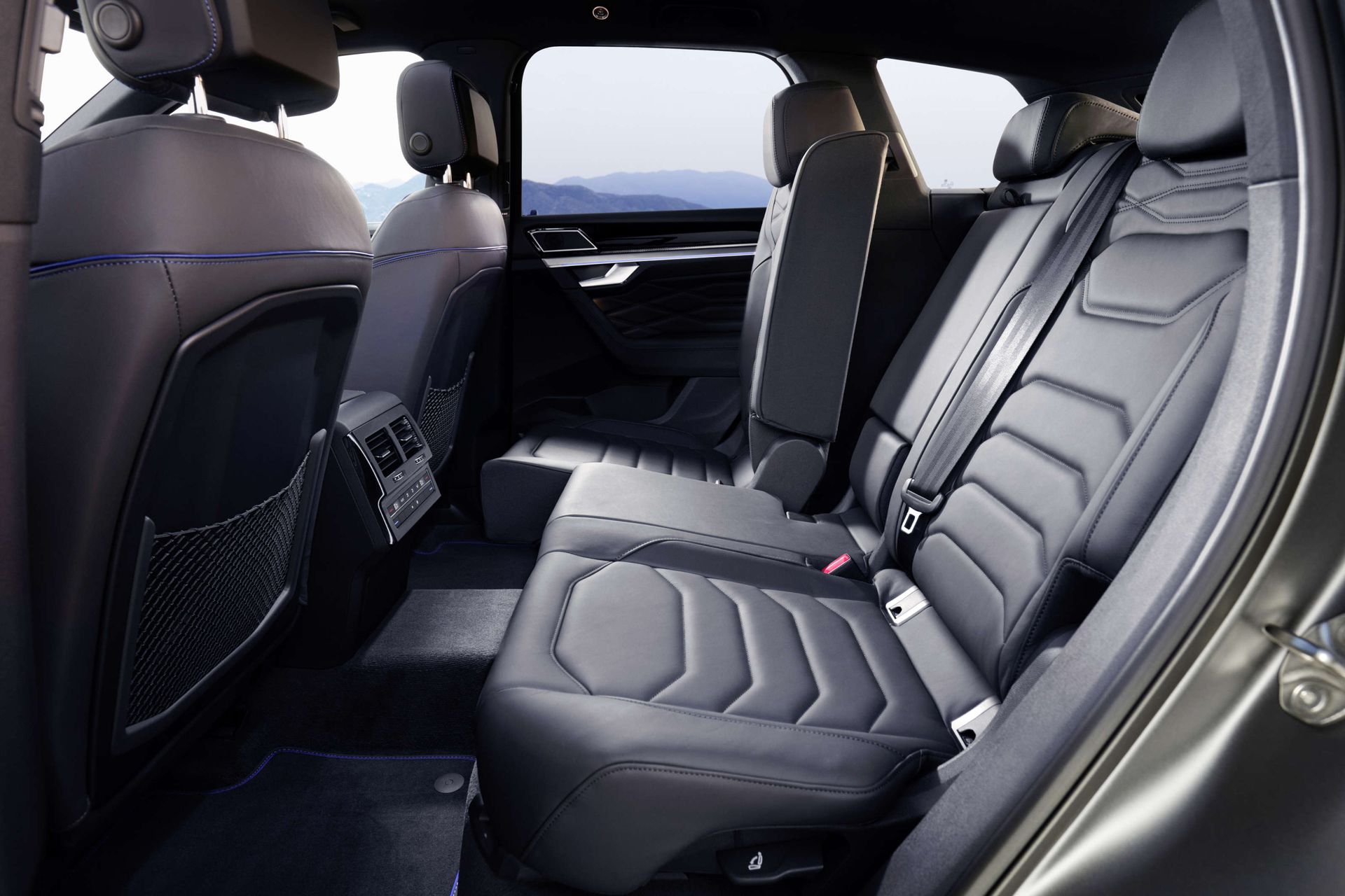 Volkswagen Touareg rear seats