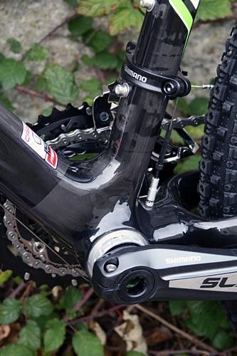 The Merida Carbon FLX 1000-D features Shimano's XT/SLX drivetrain.