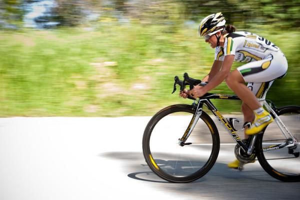 Evelyn Stevens (HTC-Columbia) going all out to hold on to second place