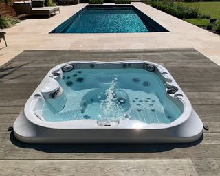 Hot Tub installed by BISHTA Member: Falcon Pools