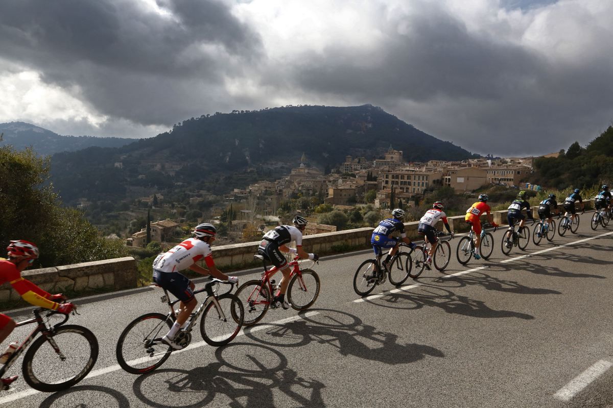 Cloudy weather for the peloton today