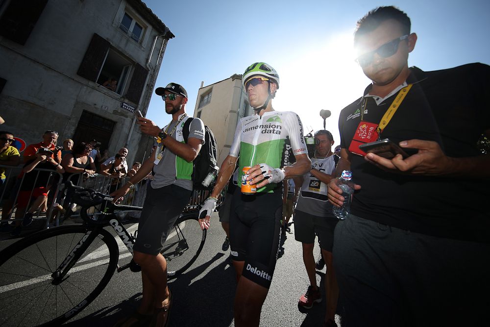 Serge Pauwels seeks medical attention after stage 15