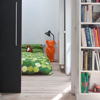 childs room with book shelf