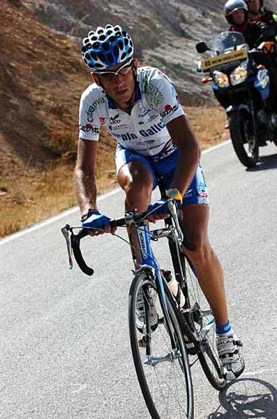 Ezequiel Mosquera (Karpin-Galicia) on the climb. The Spaniard had a good race so far.