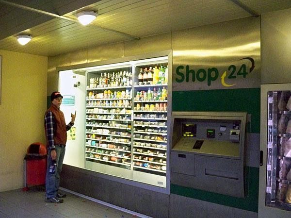 Erik Emsky at the wall, the famous giant vending machine