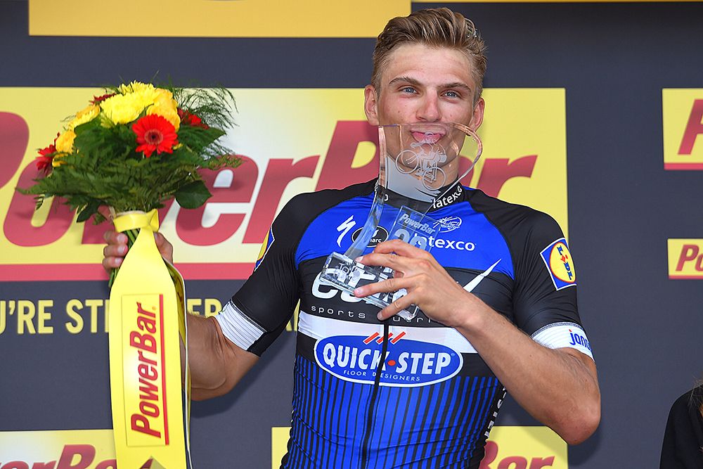 Marcel Kittel kisses his trophy after winning stage 4 Tour de France