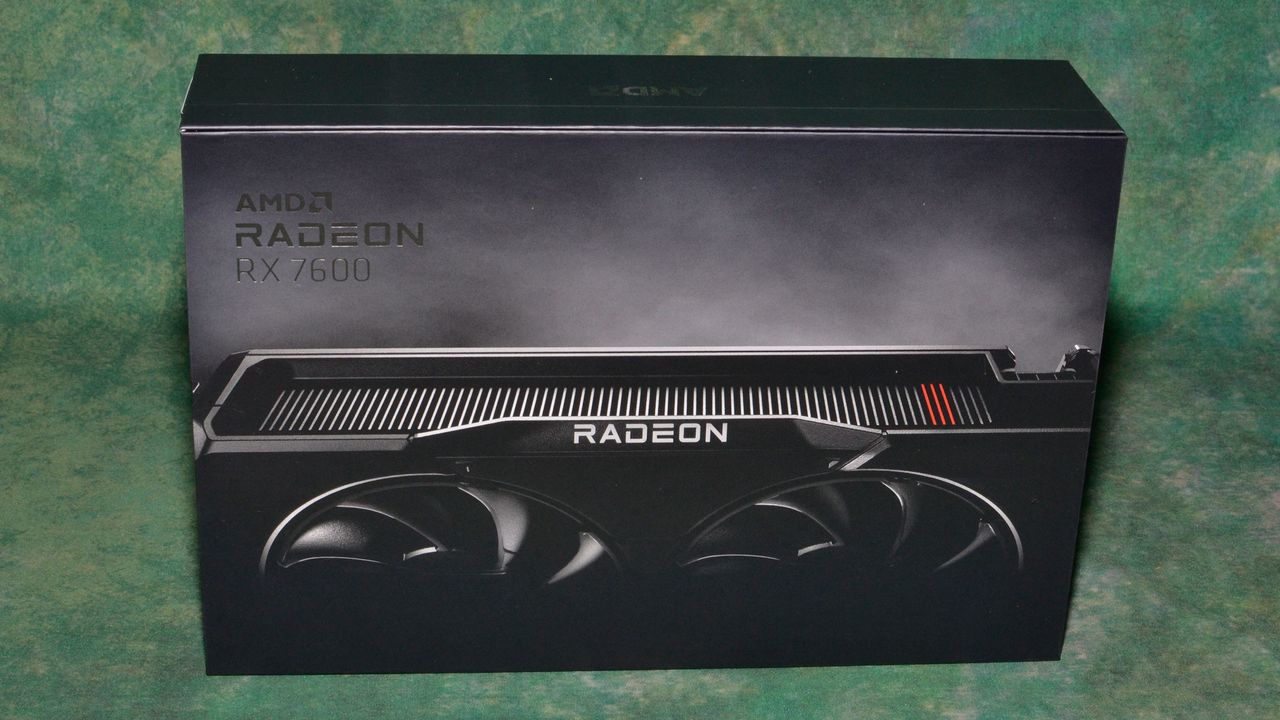 AMD Radeon RX 7600 unboxing and card photos