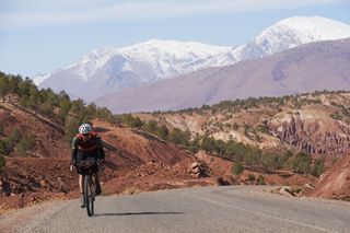 Image shows Stefan cycling towards Aït Benhaddou in Morocco.