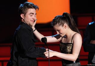 Robert Pattinson and Kristen Stewart - Robert Pattinson: Best Kiss acceptance ?didn?t work? - MTV Movie Awards - Best Kiss - Celebrity News - Marie Claire