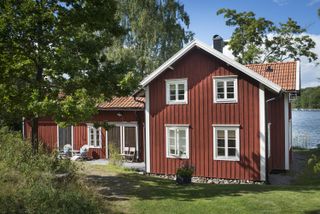Swedish lakehouse period living
