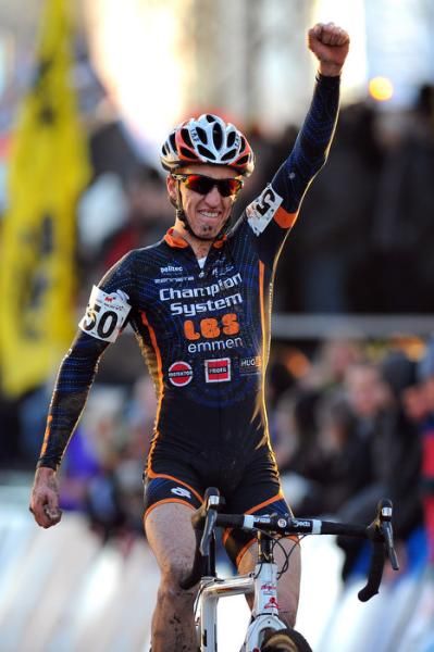 Stijn Huys wins the elite men without contract category.