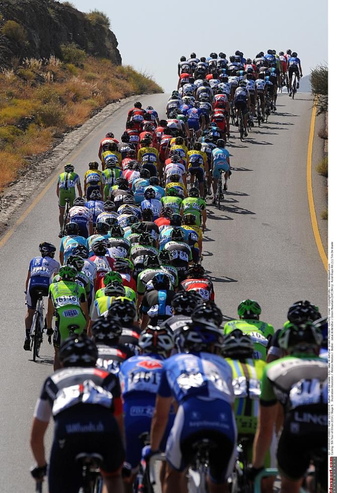 The Tour of Oman peloton heads into the hills toward Green Mountain