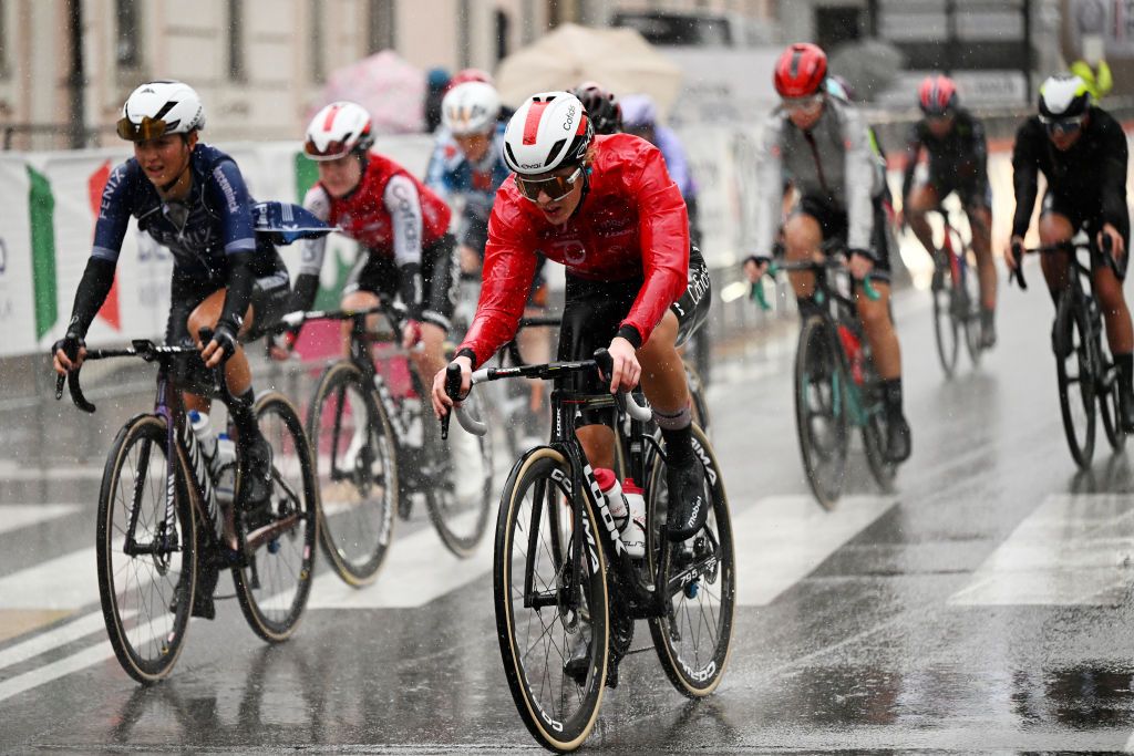 The Tre Valli Varesine Women was raced under heavy rain