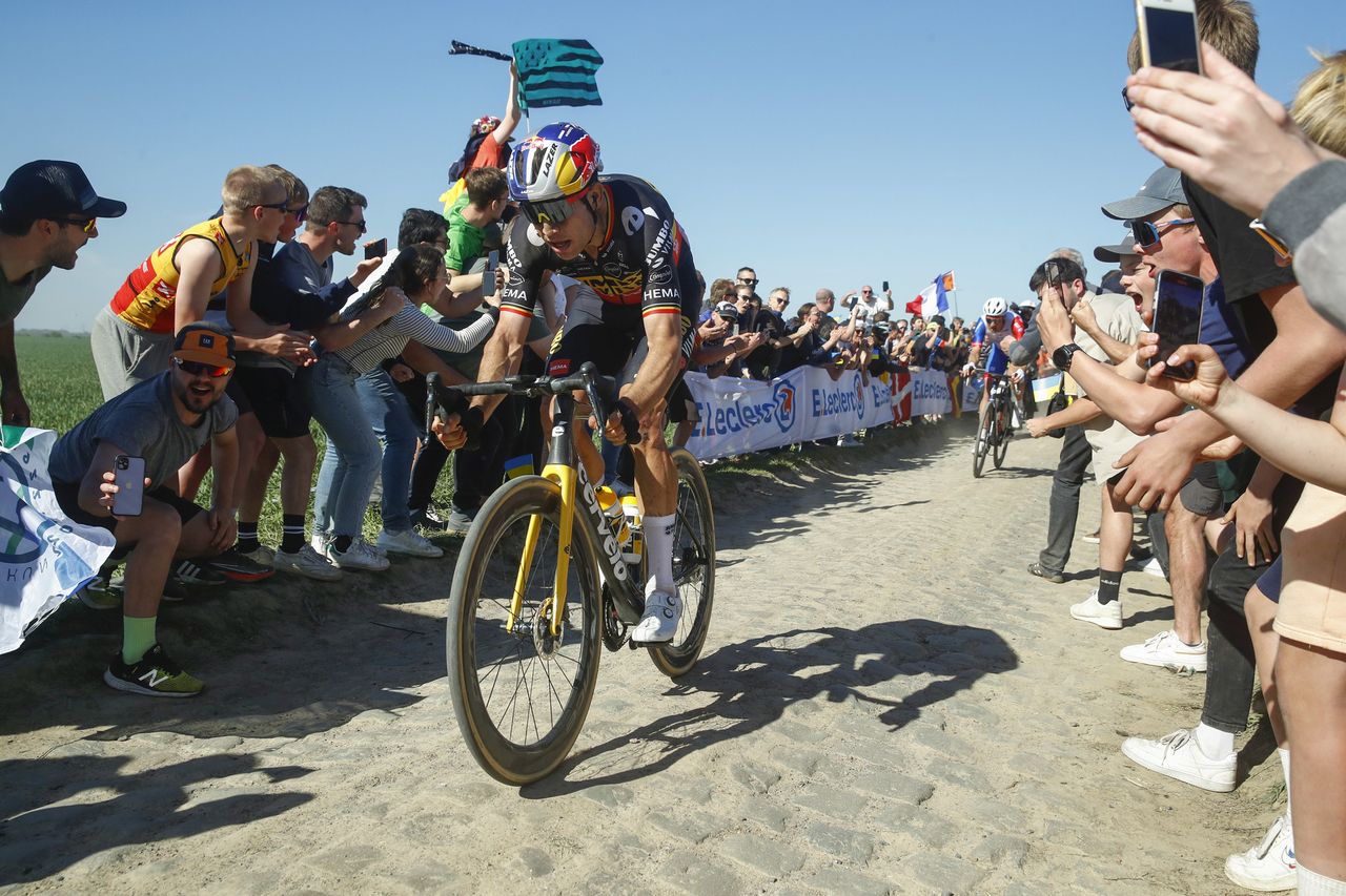 Paris Roubaix 2022 - 119th Edition - Compiegne - Roubaix 257.2 km - 17/04/2022 - Wout Van Aert (BEL - Team Jumbo - Visma) - photo Luca Bettini/SprintCyclingAgency&Acirc;&copy;2022