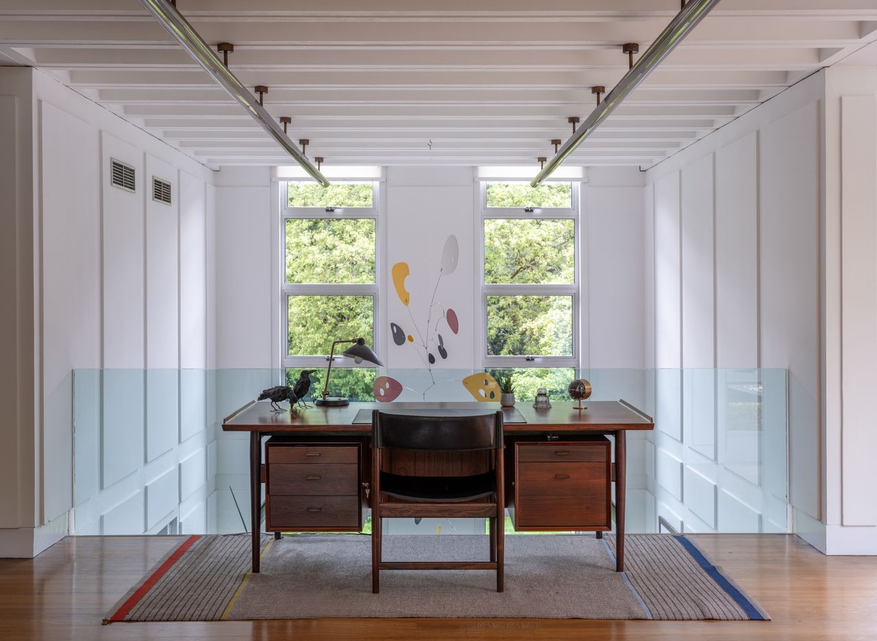 Images of the modernist Schreiber House in Hampstead