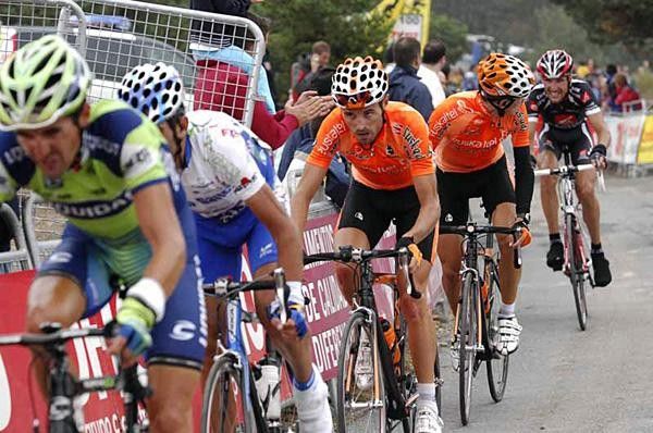 Samuel S&aacute;nchez (Euskaltel-Euskadi) guns it for the win.