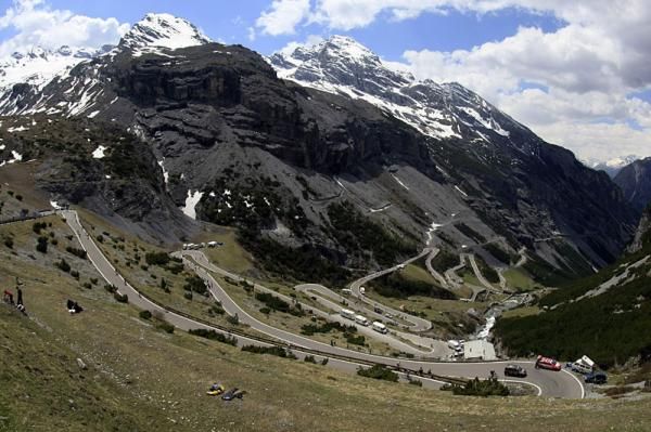 A look at the Passo dello Stelvio's switchbacks