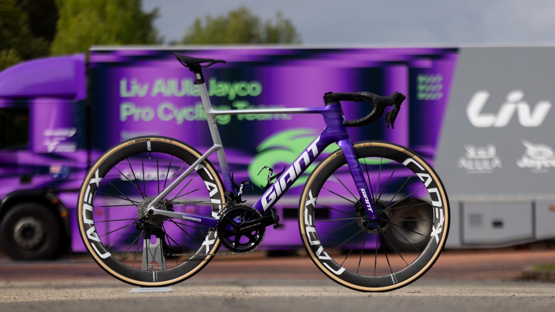 Giant Propel Advanced SL 0 in Team Alula Jayco colours