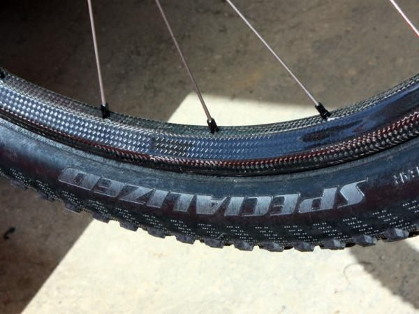 Christophe Sauser's rim sported a glossy finish and external nipples. Chances are there's a tubeless-compatible rim bed hidden underneath there, similar to the one used on the company's current aluminum rims.