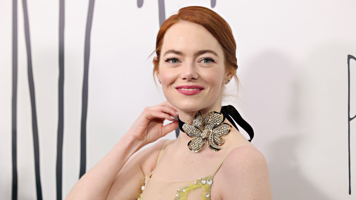 Emma Stone Wanted Her Red Carpet Hair to Have an 'Element of Simplicity ...