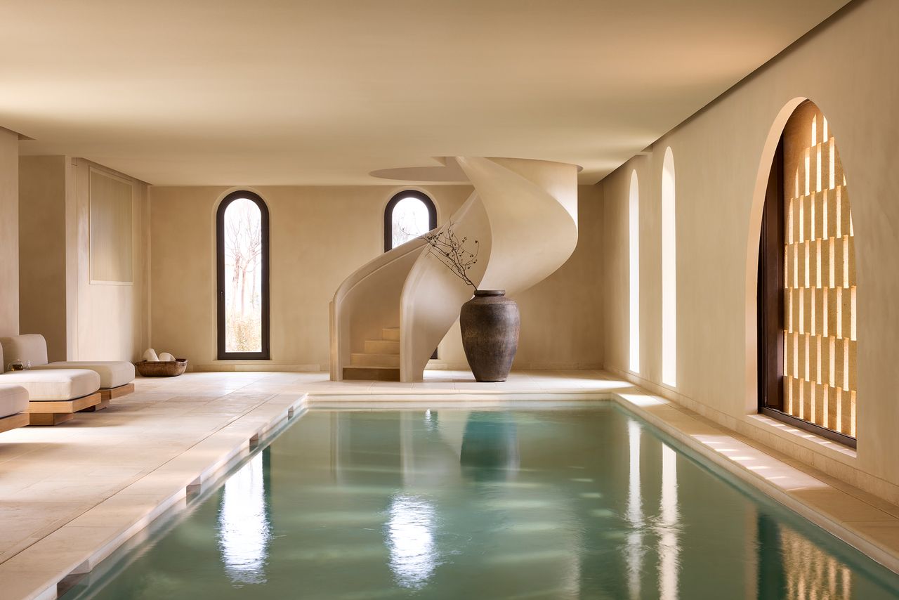 Spa swimming pool