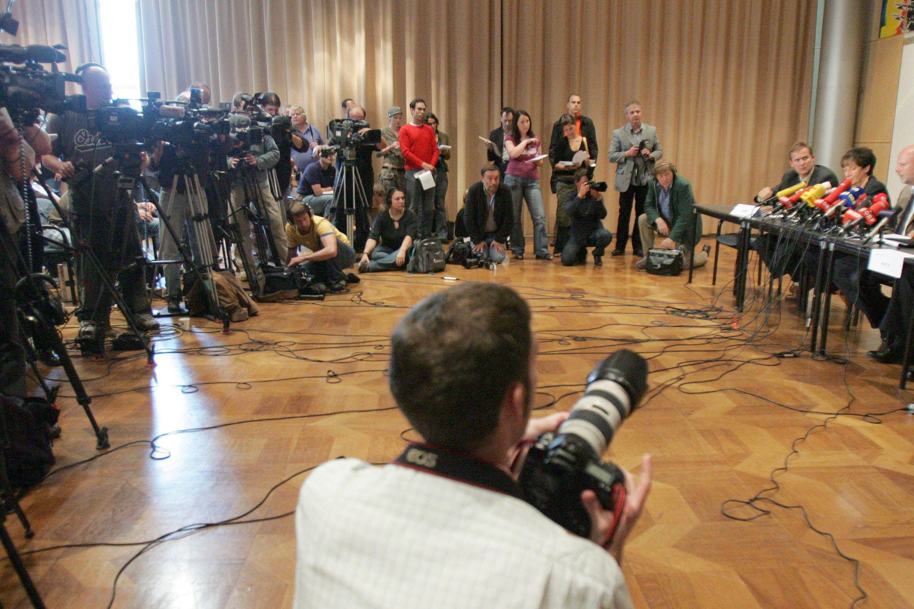 Press conference held when Natascha Kampusch's identity had been verified