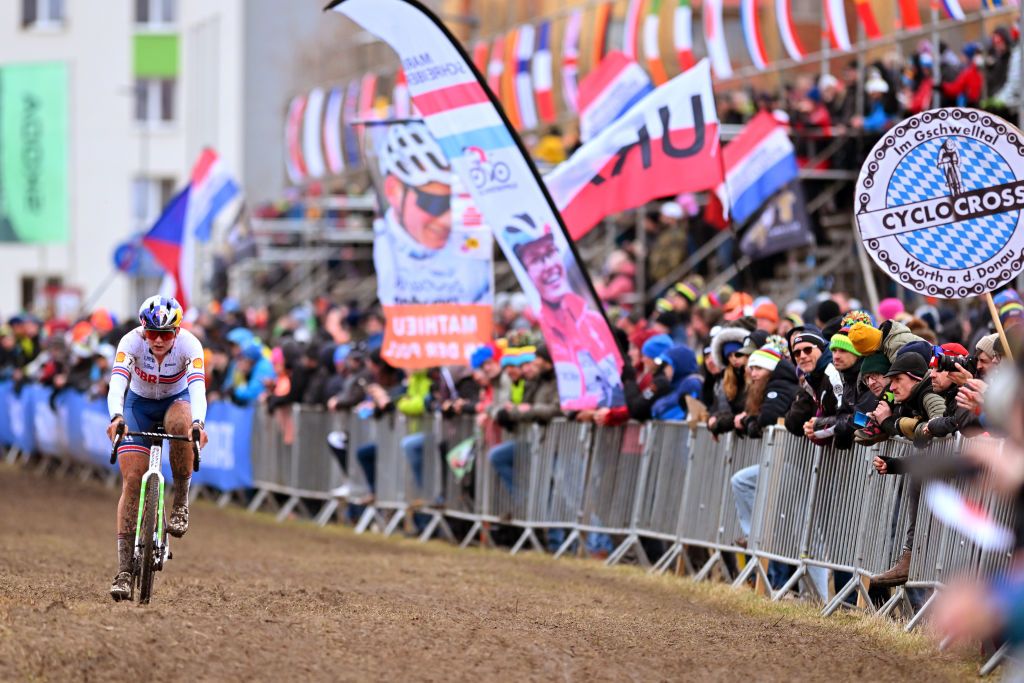 Zoe Backstedt (Great Britain) won alone