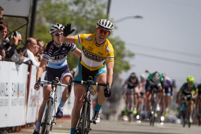 Alison Powers (NOW and Novartis) takes the field sprint over a protesting Joanne Kesinowski.