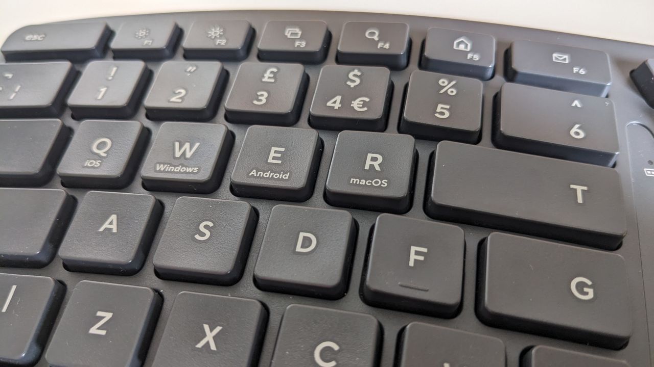 Trust Keyra ergonomic keyboard during our review