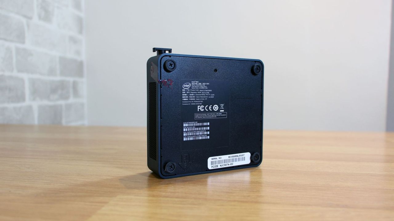 Intel NUC 11 Pro underside