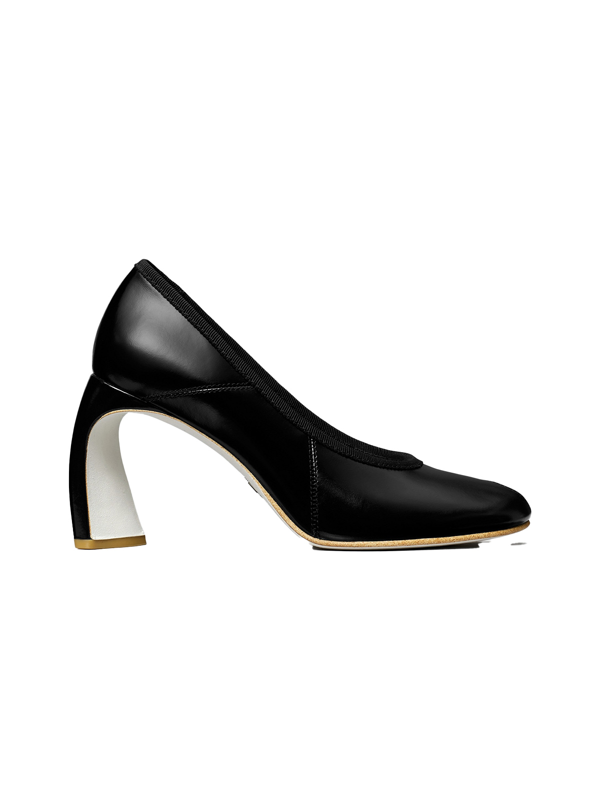 Peep-Toe Pump in Black