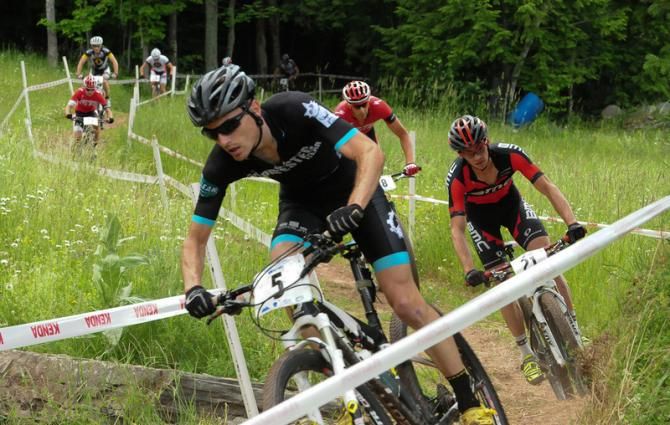 Nick Waite (Pro Tested) leading Stephen Ettinger and Todd Wells on lap one