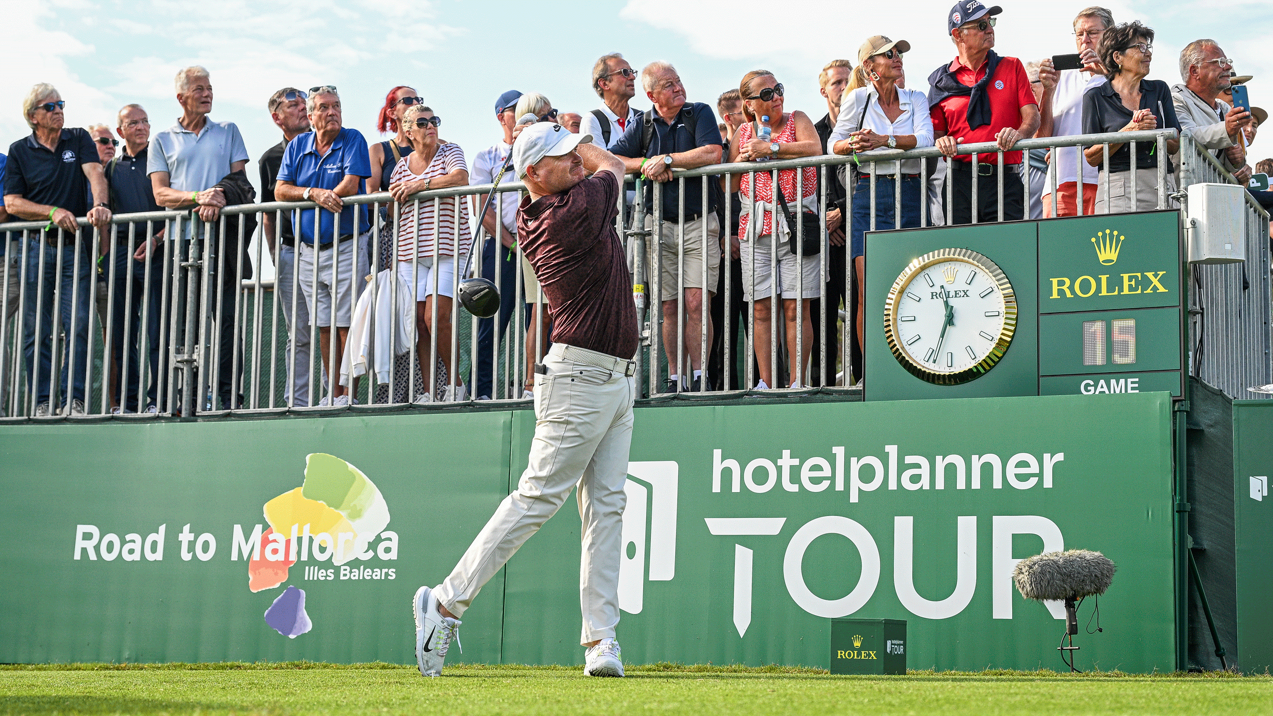 James Morrison hits a tee shot off the first at the 2025 Rolex Grand Final