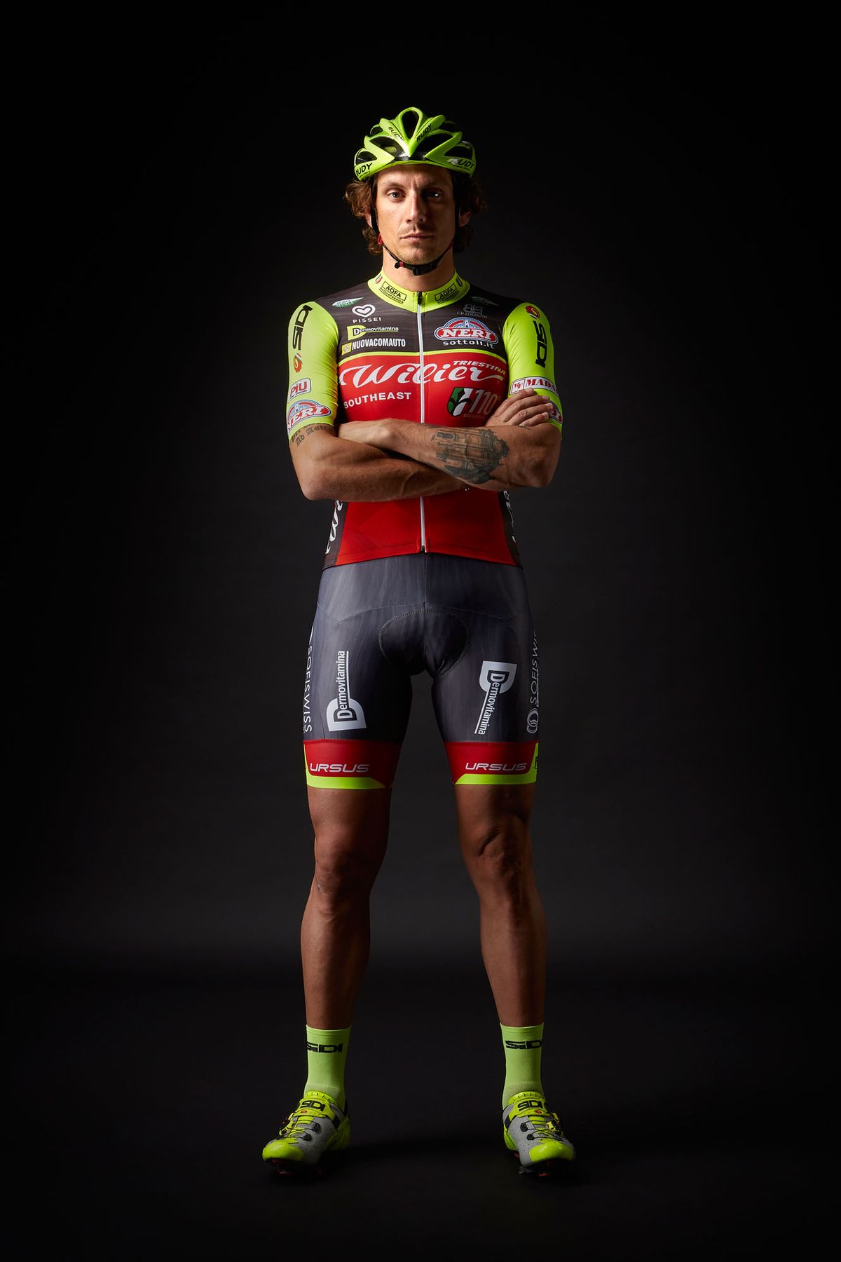 Filippo Pozzato shows the new team kit.