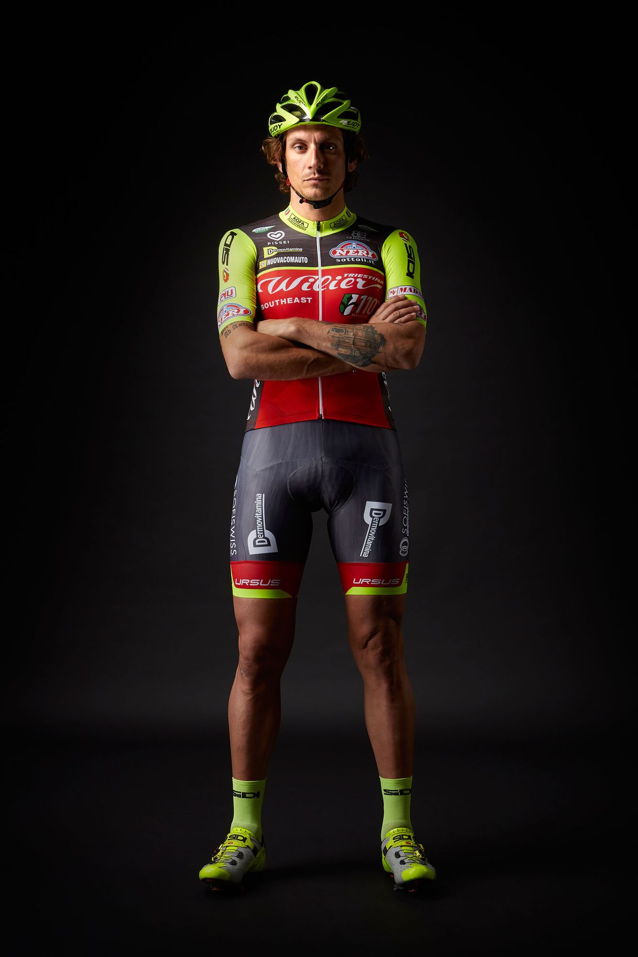 Filippo Pozzato shows the new team kit.