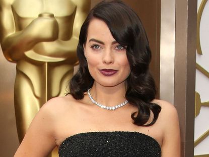 Margot Robbie showed off her dark hair makeover at the Oscars 2014.