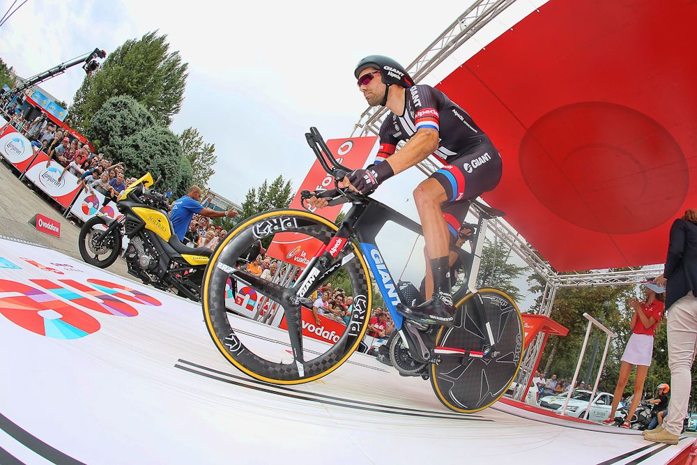Tom Dumoulin (Giant-Alpecin) starts the stage 17 time trial.