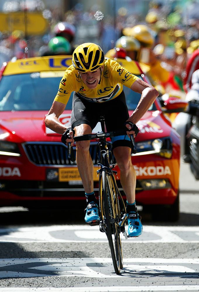 Chris Froome (Team Sky) wins in La Pierre-Saint-Martin