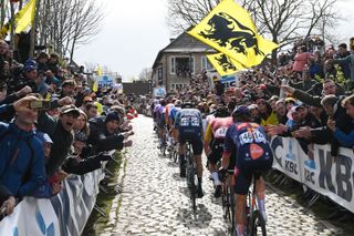 Tour of Flanders Men LIVE - First ascent of the Oude Kwaremont out of the way as the race gets serious