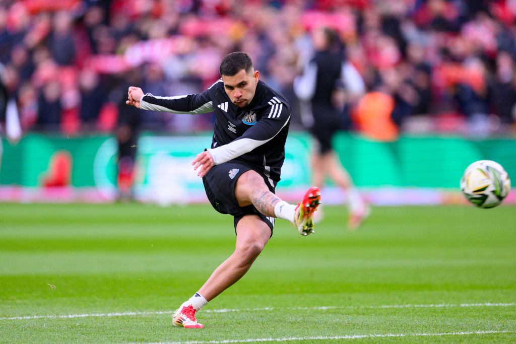Bruno Guimarães of Newcastle United warming up prior to during the Carabao Cup Final between Liverpool and Newcastle United at Wembley Stadium on March 16, 2025 in London, England
