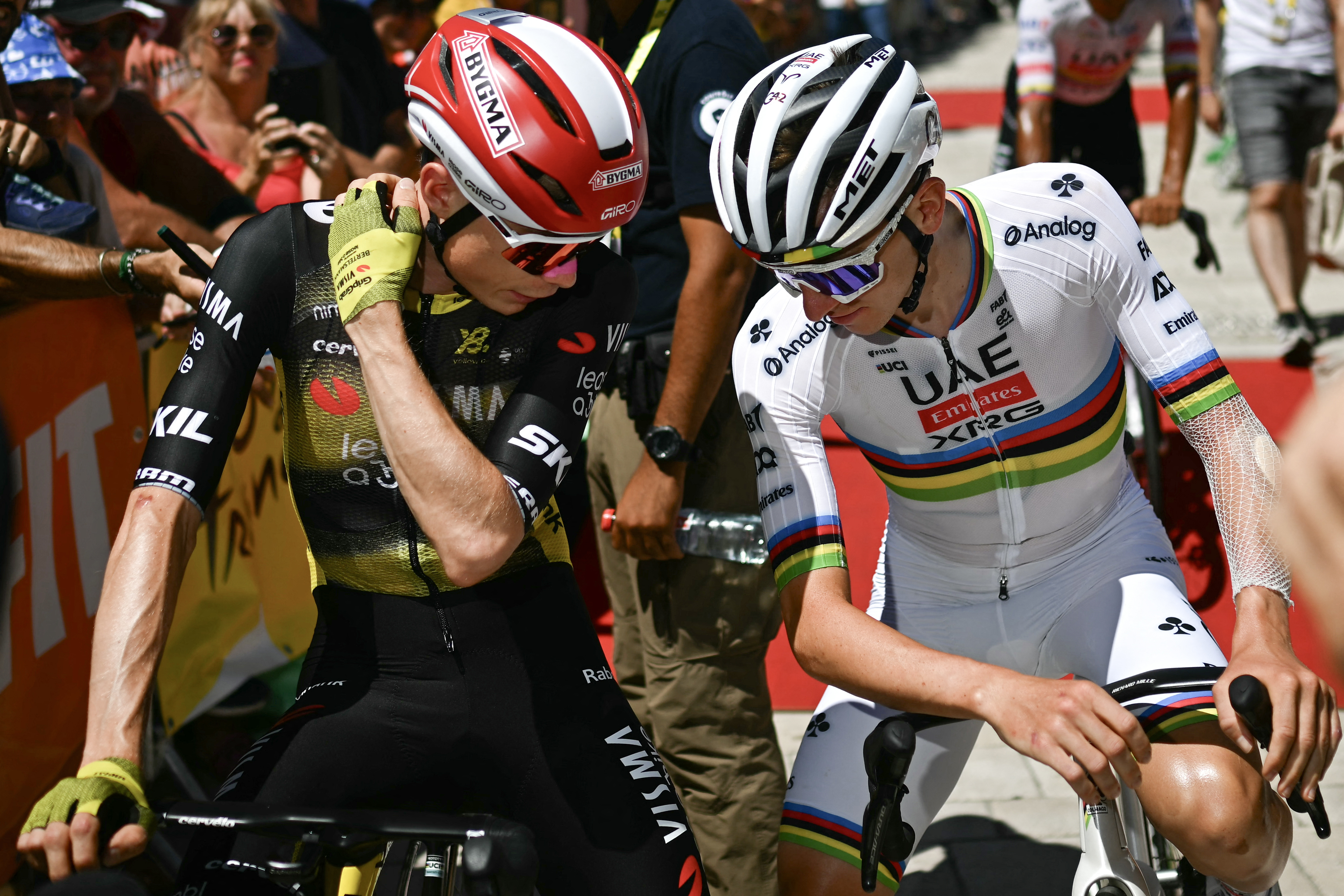 Team Visma - Lease a bike team's Danish rider Jonas Vingegaard (L) and UAE Team Emirates - XRG team's Slovenian rider Tadej Pogacar await the start of the 12th stage of the 112th edition of the Tour de France cycling race, 180.6 km between Auch and Hautacam, in the Pyrenees mountains of southwestern France, on July 17, 2025. (Photo by Loic VENANCE / AFP)