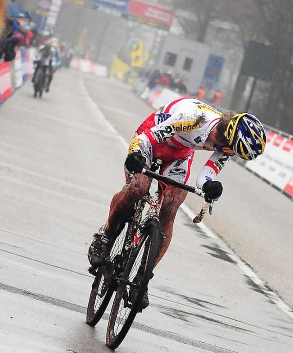 Kacper Szczepaniak (Poland) checks behind him with one lap to go.