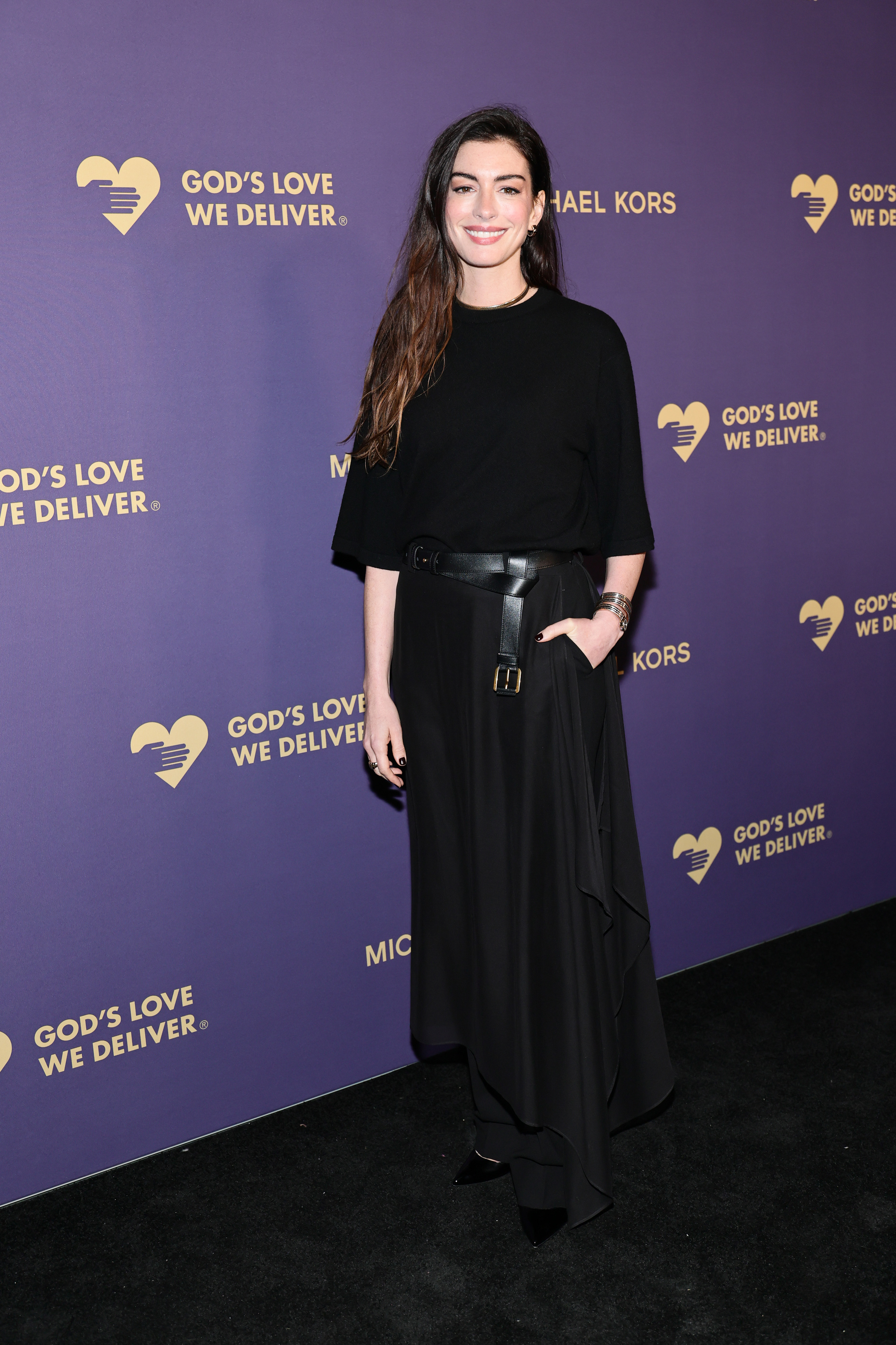 Anne Hathaway arrived at the 2025 Golden Heart Awards wearing all-black Michael Kors, plus the skirt over pants trend
