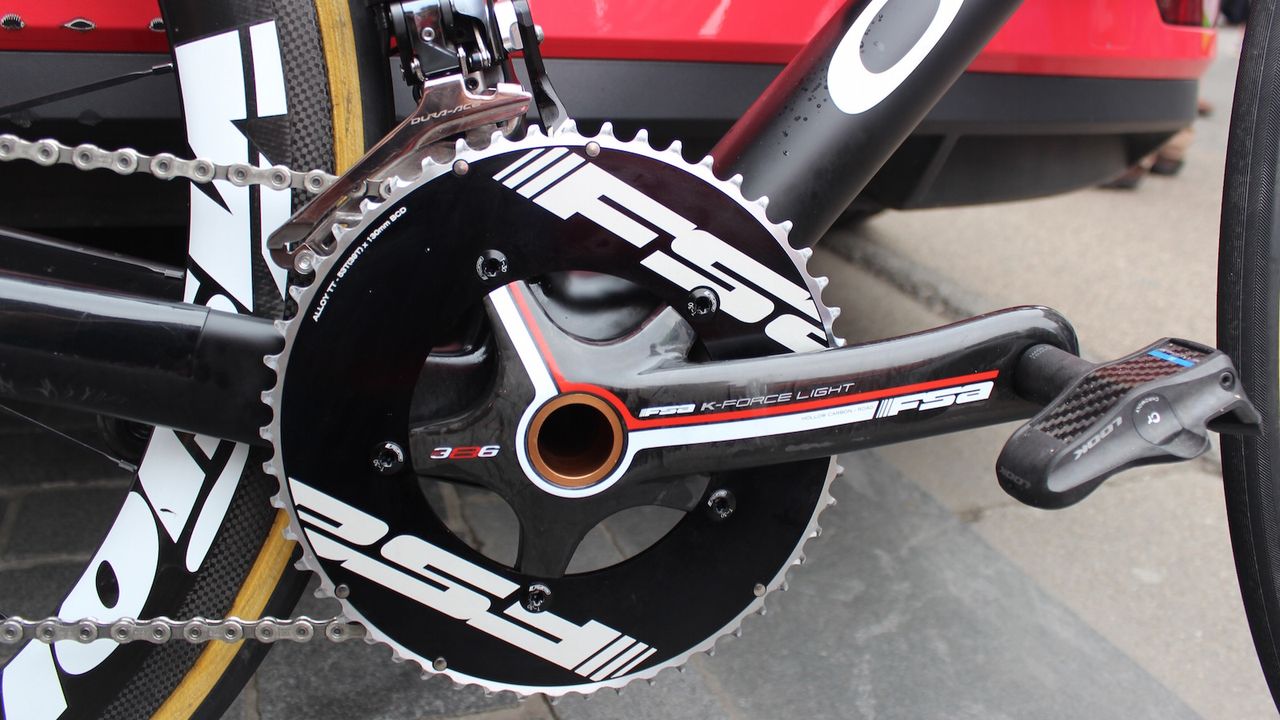 53/39 chainrings up front and a FSA K-Force Light crankset for the Frenchman